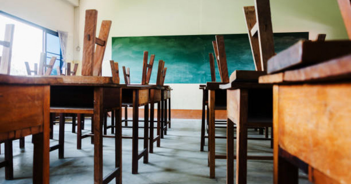 Бір ғасыр бұрын салынған мектеп: Жетісуда оқушылар апатты ғимаратта білім алып жүр