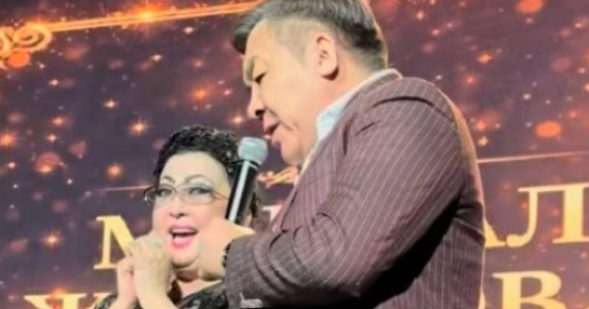 «Ғашық болып қалдым»: Мақпал Жүнісоваға концертте ер адам сезімін білдірді (видео)