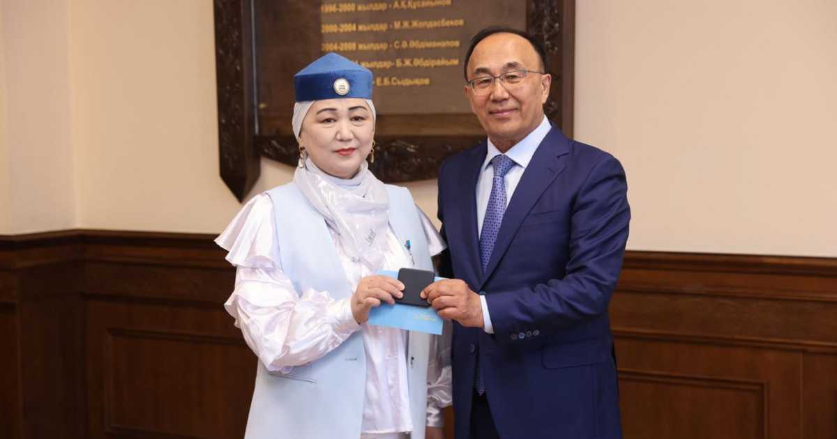 Ғылымның дамуына еңбек сіңірген ғалым марапатталды