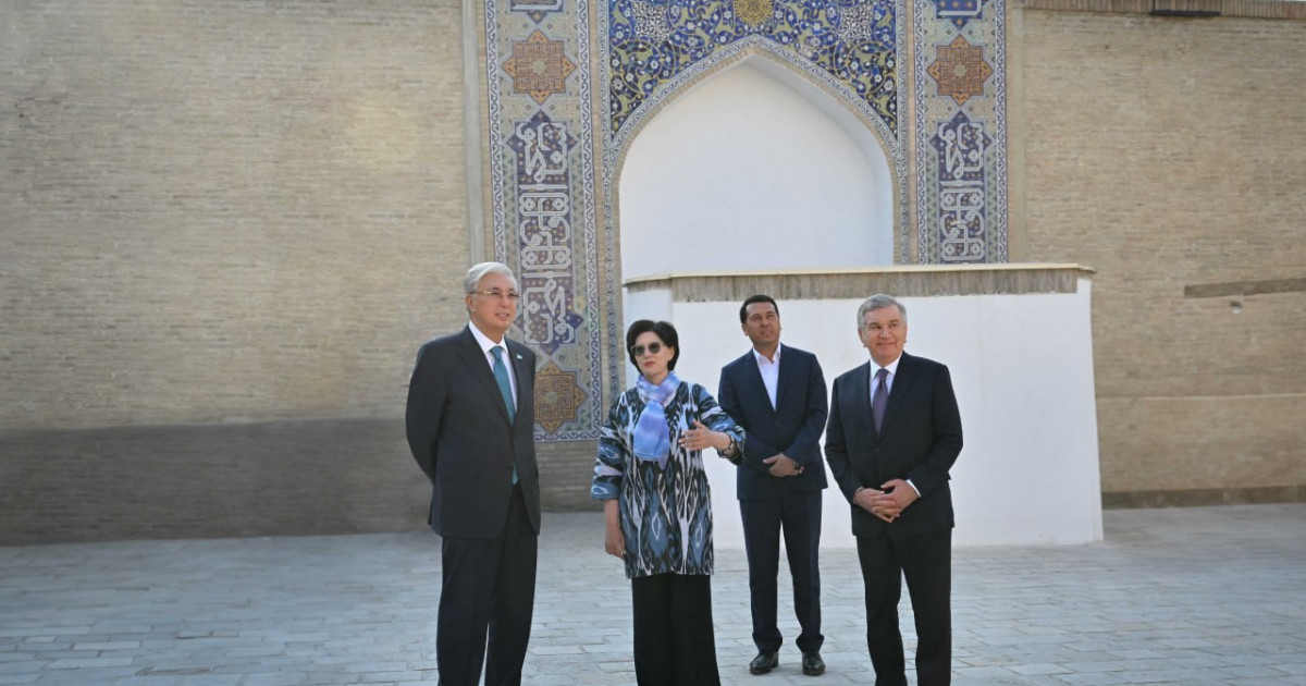 Қазақстан мен Өзбекстан президенттері Бұхараның тарихи орындарын аралап көрді