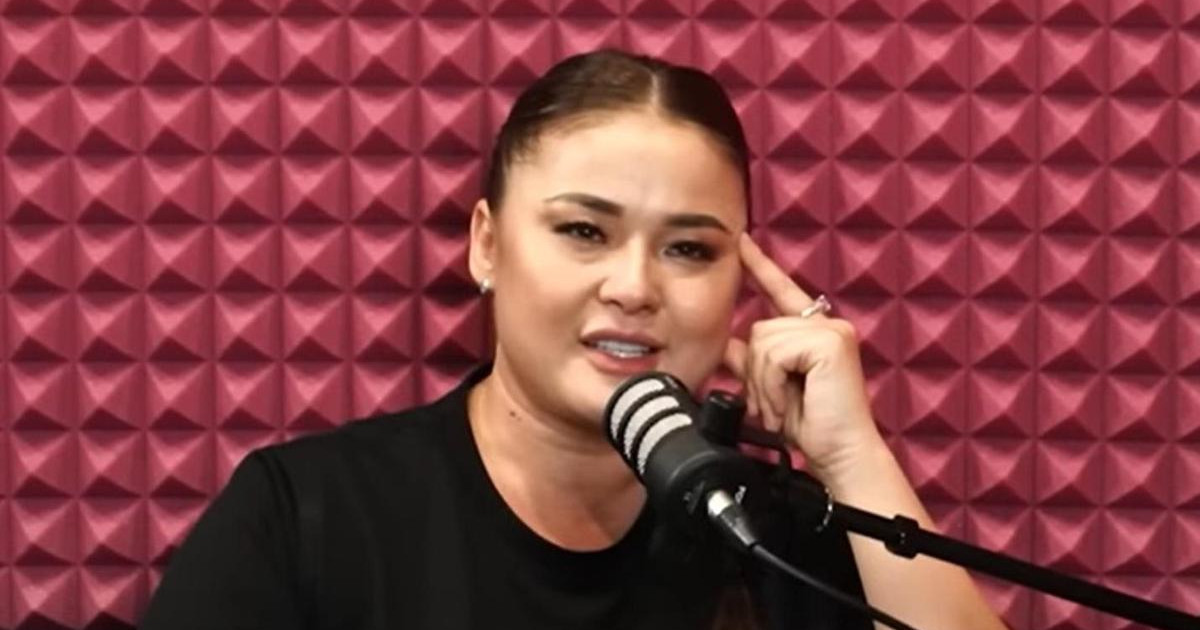 «Қазір тек бір саламен шектелуге болмайды»: әнші Мөлдір Мұқанова қыздарына қандай кеңес беретінін айтты