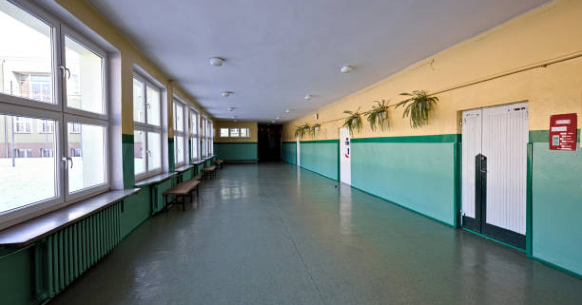 "Миы шайқалып, көзіне ота жасалды": Таразда 15 жастағы оқушыны сыныптастары жабылып, аямай сабаған