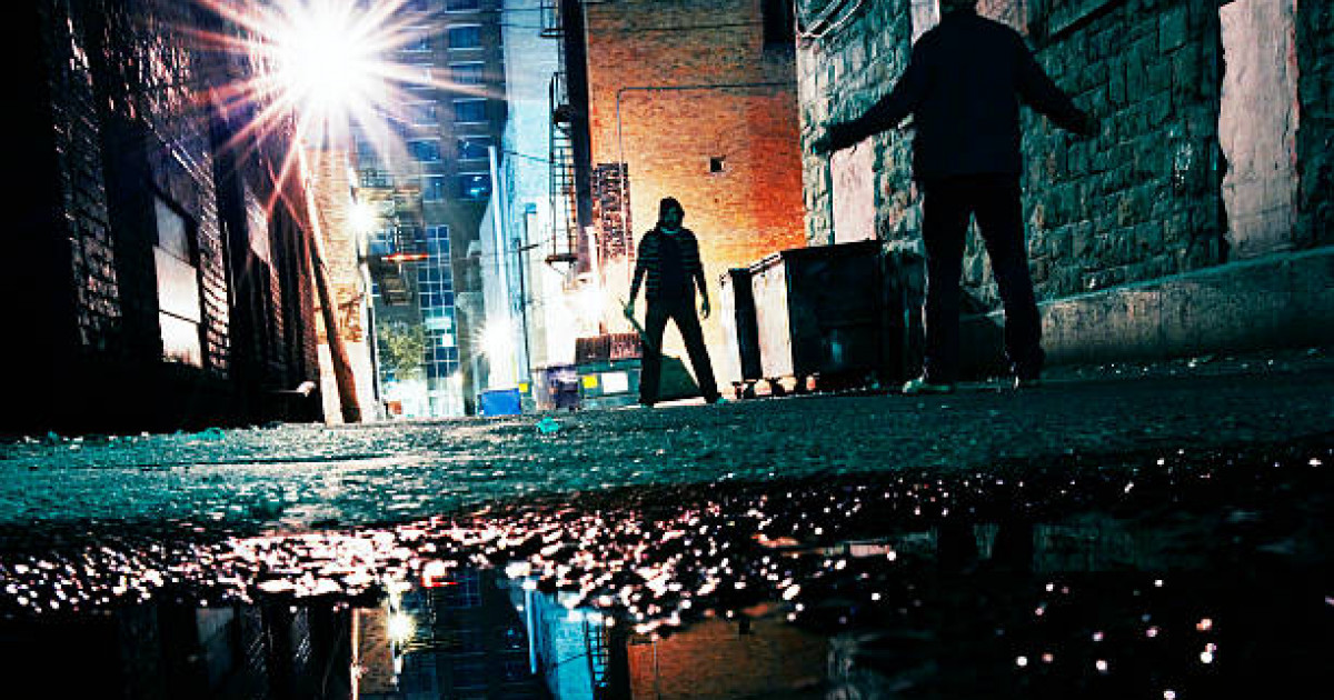 Павлодарда жасөспірімдер қатарласын соққыға жығып, кейін ересек ер адамды ұрып тастады