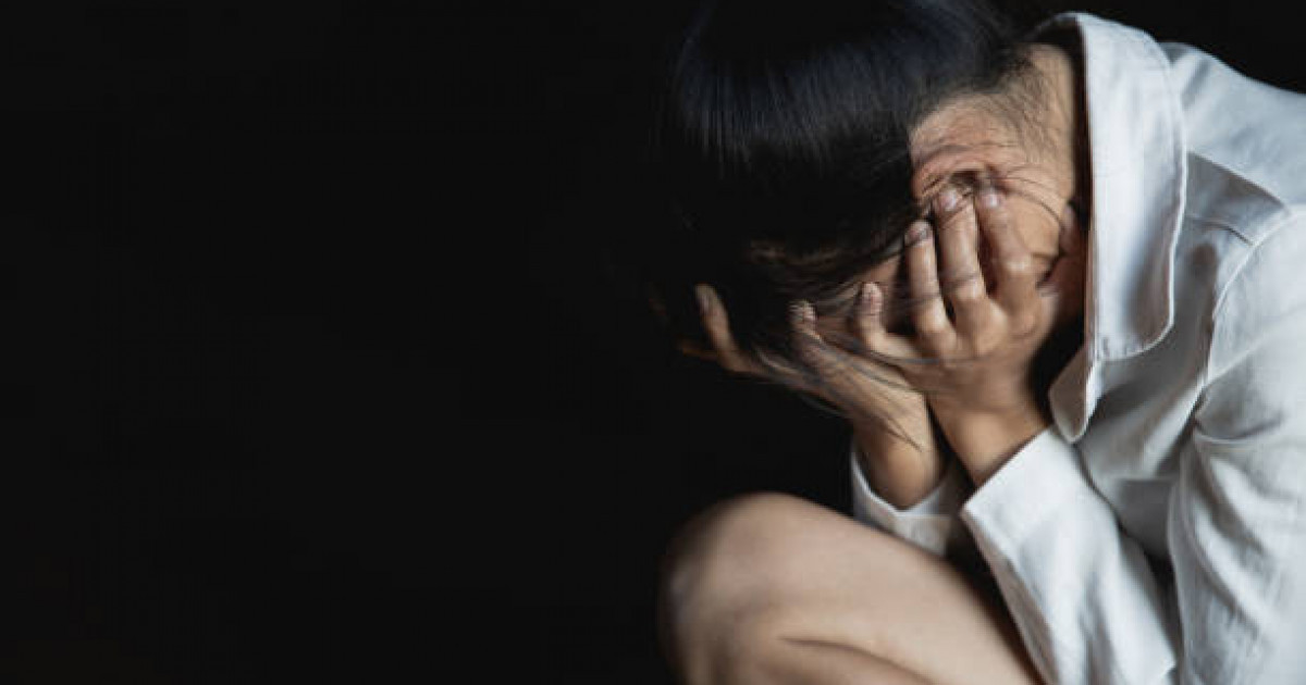 Мас ер адам көшеде жасөспірім қыздарға шабуыл жасады