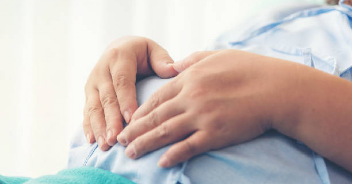 Шымкентте егде жастағы әйел жүкті келіншекті соққыға жықты