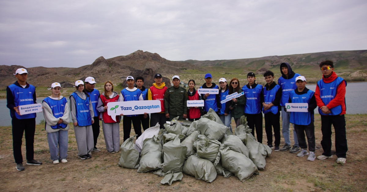 «Жастар Рухы» белсенділері Таңбалы тас шатқалын қоқыстан тазартты