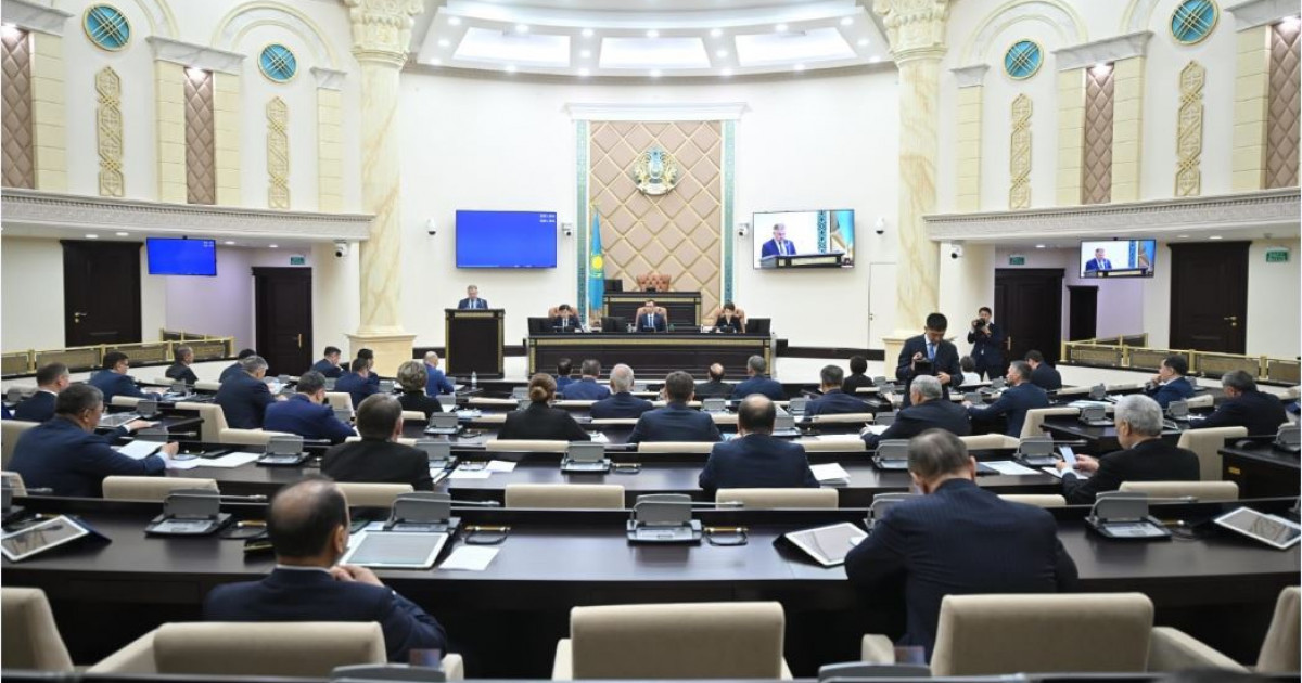 Еңбек заңнамасын жетілдіру жөніндегі заңды мақұлдады