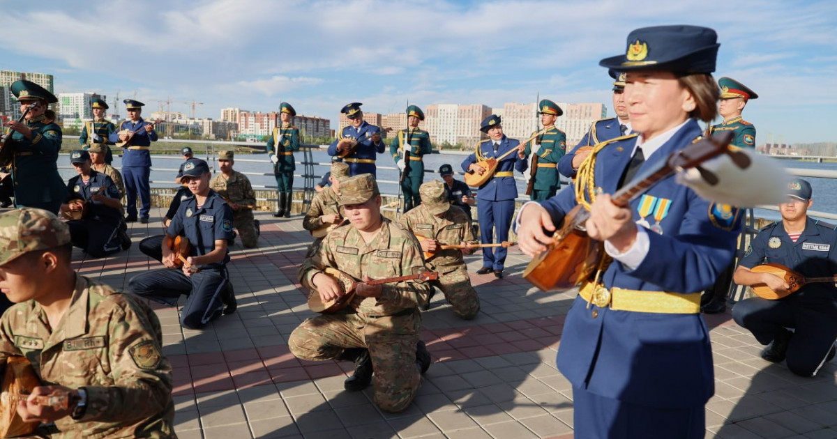Ұлттық ұлан Домбыра күніне орай «Балбырауын» күйін тартты